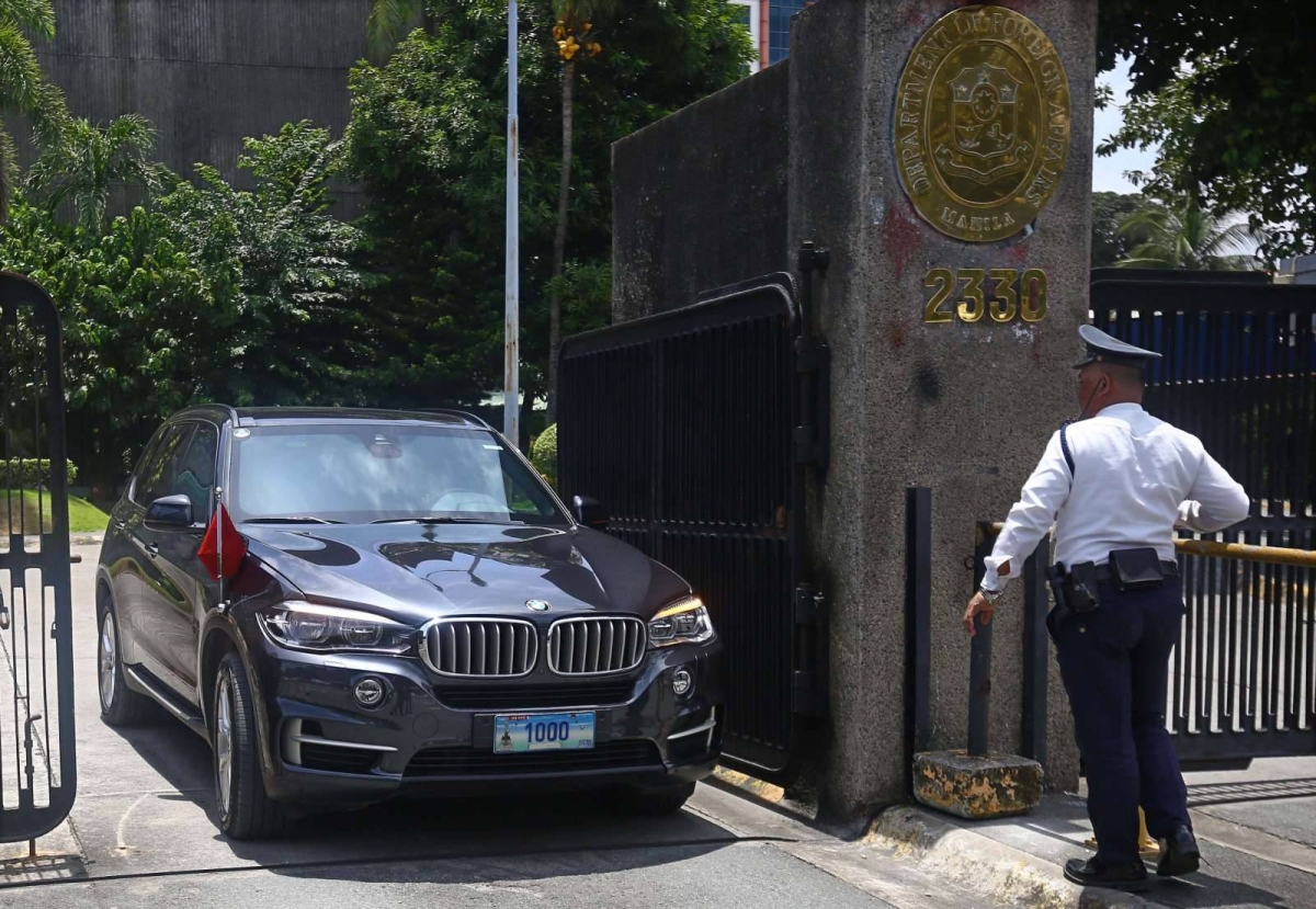 DFA summons Chinese envoy over water bombing of PH vessels - Pinas Times