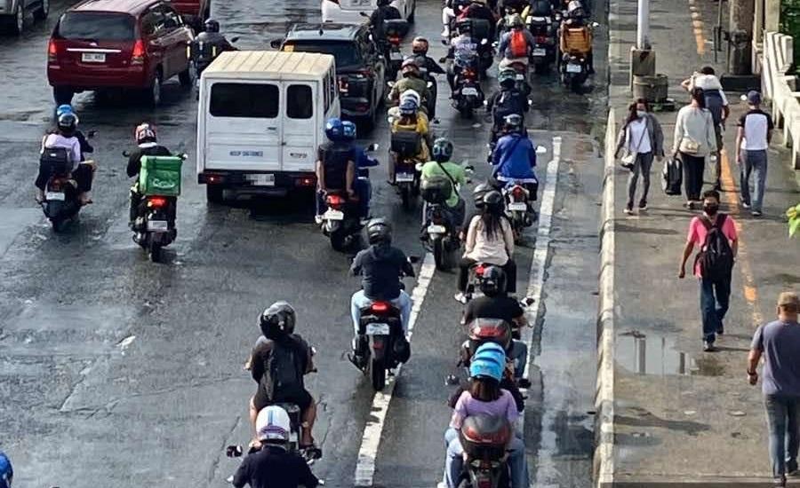 MMDA clarifies it won"t ticket motorbikes in EDSA bike lanes just yet - Pinas Times