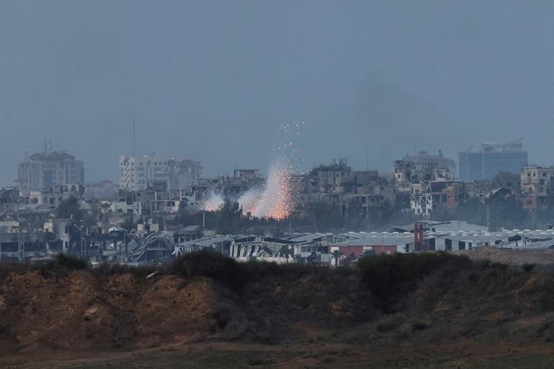 Israeli airstrikes kill dozens in one of war's deadliest nights, Gaza officials say - Pinas Times