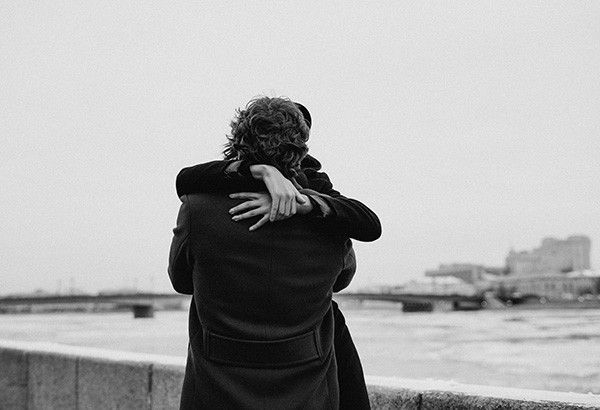 New Zealand Airport Limits Hugs to 3 Minutes for Goodbyes
