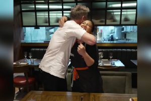 Lumpia Queen Pats Gordon Ramsay's Back as He Tastes Her Dish - Pinas Times