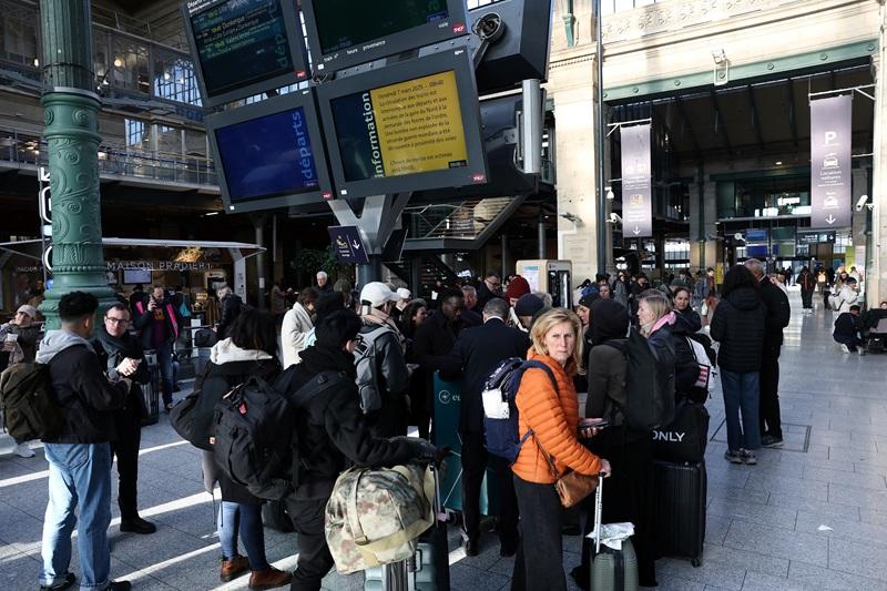 WW2 Bomb Found Near Paris Train Station, Causes Chaos - Pinas Times