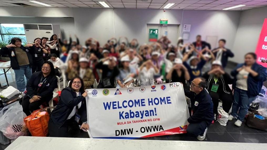 40+ Filipinos Return Home from Israel Amid Conflict! - Pinas Times